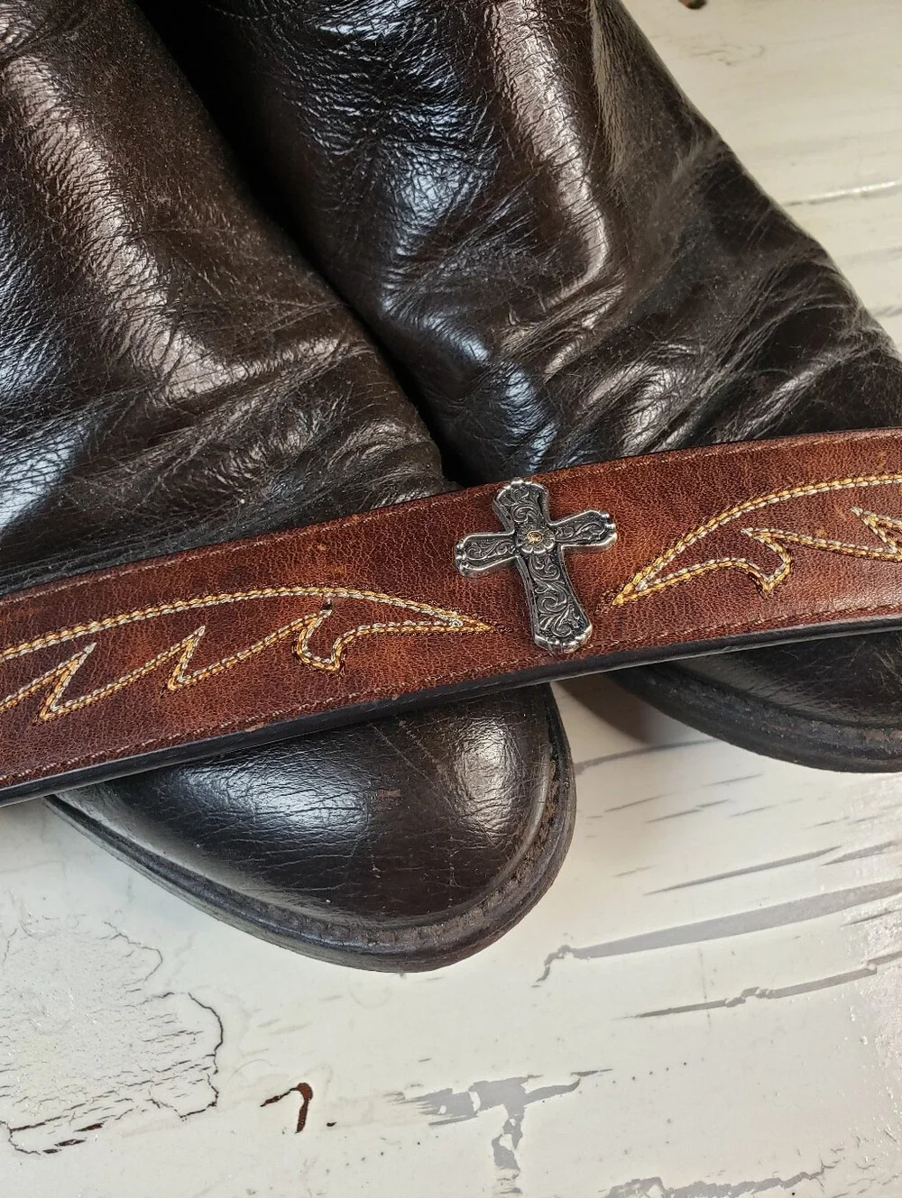 Ariat Cross Medallion Belt w/Cross Concho Buckle style A1512202 - Women's size M